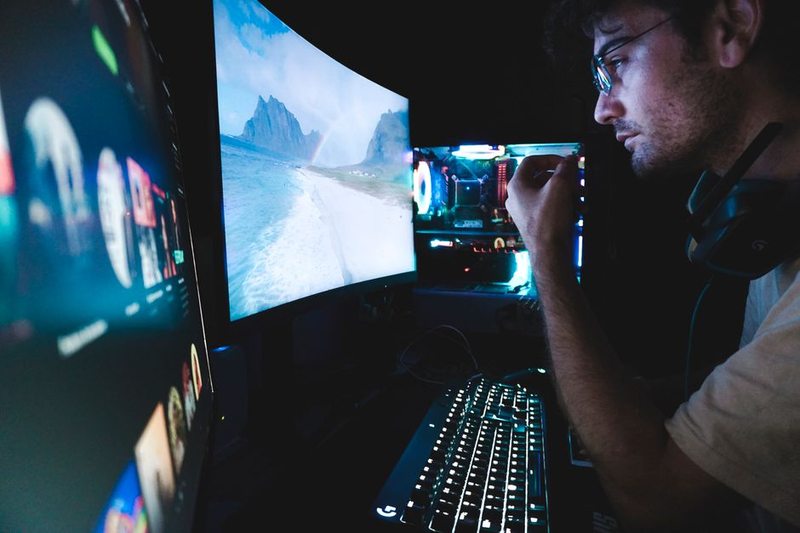 Small Teams, Big Palettes: Indie Devs on Visual Risk